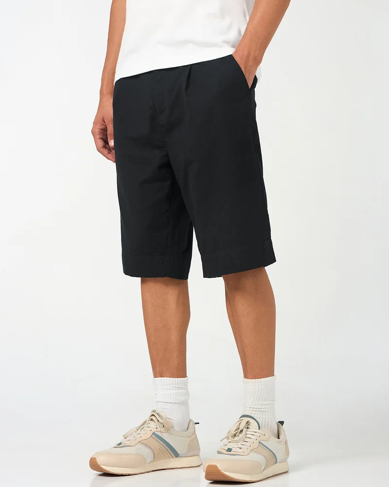 بيواكوف Men's Jet Black Oversized Cotton Linen Shorts